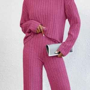 Solid color light weight knit pantsuit